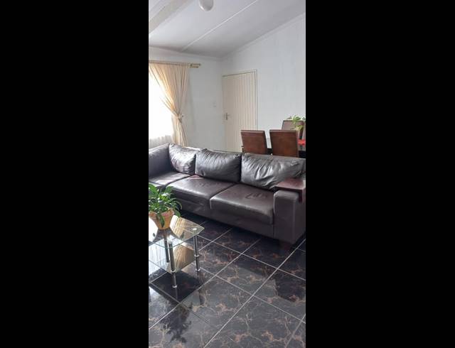 2 BEDROOM APARTMENT FOR SALE IN GROVE END